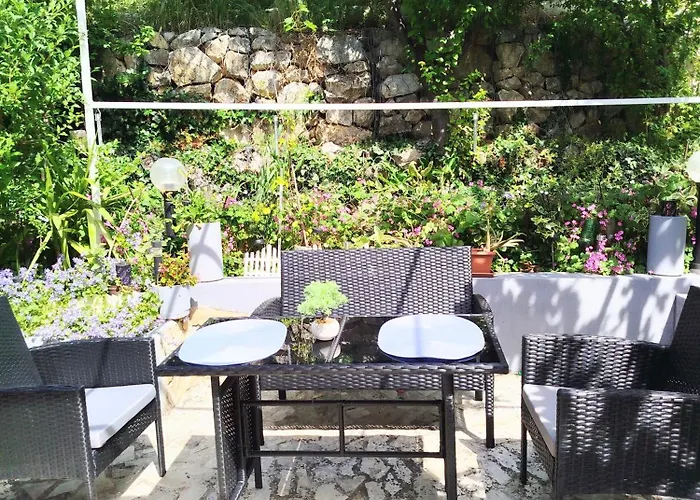 Ruza Zaton (Sibenik-Knin)